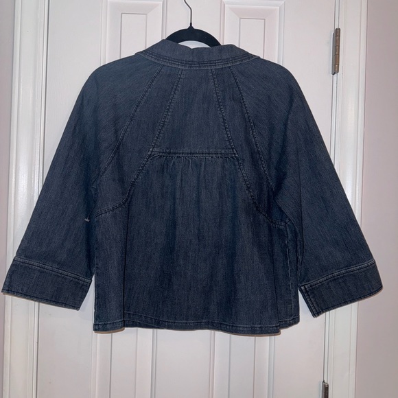 Style & Co Crop BlueJean Jacket with big buttons and has pockets, Size Medium - Picture 6 of 14
